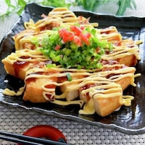 休日の献立に良いかも！旨くてハマるたこ焼き風厚揚げ
