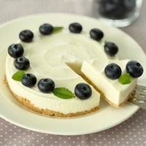 濃厚なのに爽やか！水切りヨーグルトで作る「レアチーズケーキ」が夏にぴったり