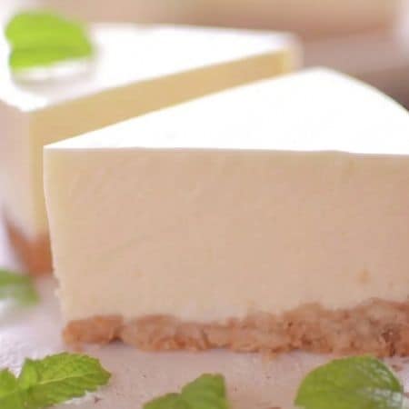 見た目も爽やか！ひんやり冷やして食べたい「レアチーズケーキ」