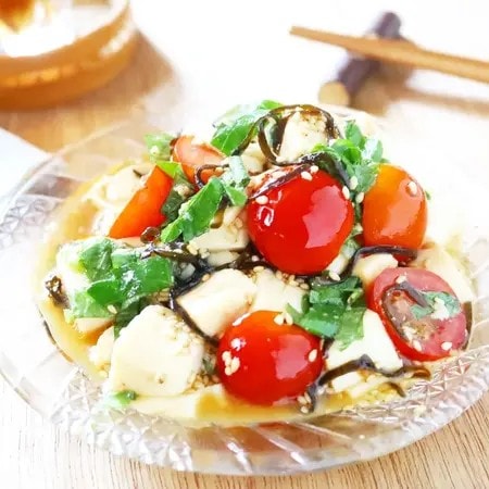 「トマト、この組み合わせにハマった〜」【塩昆布×大葉】が神！夏の到来を感じさせる絶品サラダ