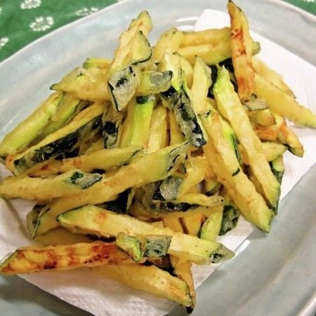 初めての食感!?「ズッキーニのサクサク揚げ」がおいしすぎて止まらない