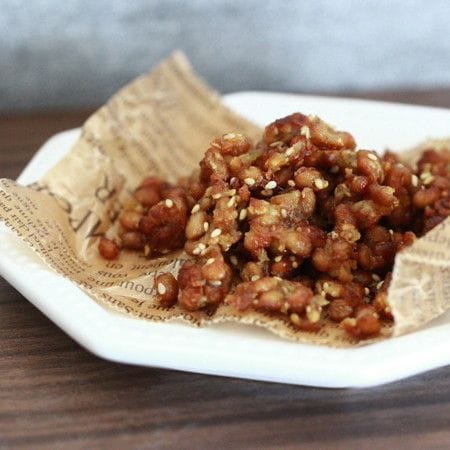 1パック余った時に。スナック感覚「カリポリ焼き納豆」が大人気