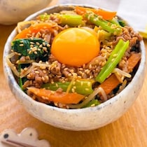 4000人絶賛レシピも！パパっと作れて一品で満足「ひき肉」時短丼レシピ3選