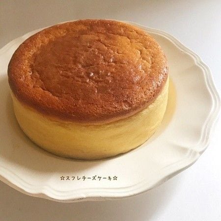 しっとりしゅわしゅわ！人気ユーザーの「スフレチーズケーキ」レシピを大公開