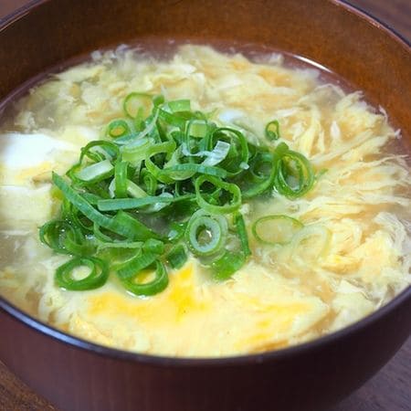 【意外な裏ワザ】「卵スープ」にアレを入れるとふんわり仕上がる！