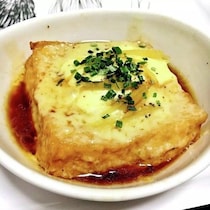 包丁も火も不要！あと一品やおつまみに「厚揚げのチーズ煮」が便利すぎる