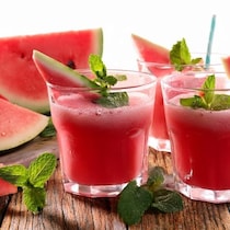 【話題のすいかスムージーもう飲んだ？】おうちで作れるレシピを4つ紹介！