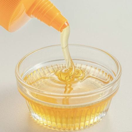 粉チーズもはちみつも!「固まらせたくない食材」保存テク4選