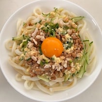【夏ごはん迷ったらこれ一択！】編集部が作ってみた「納豆冷やしうどん」意外なポイント