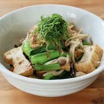 【小松菜はこうやって食べてみて】副菜のマンネリ解消！めんつゆで味が決まる「絶品厚揚げサラダ」作ってみた