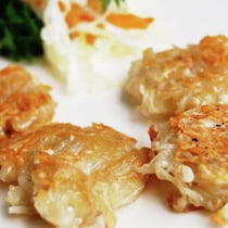 カリッと食感がたまらない節約メニュー！1袋あれば作れる「えのきチヂミ」