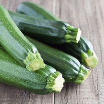 冷蔵庫に何もせず入れちゃってない？【ズッキーニ】の保存法。せっかくなら最後まで美味しく食べたい