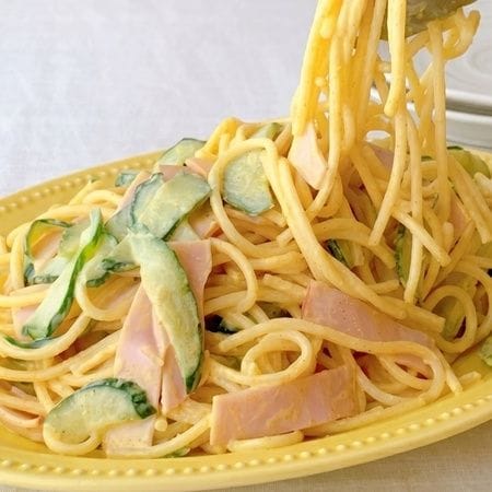 つるっと食べやすい！余ったパスタで作る大満足サラダ