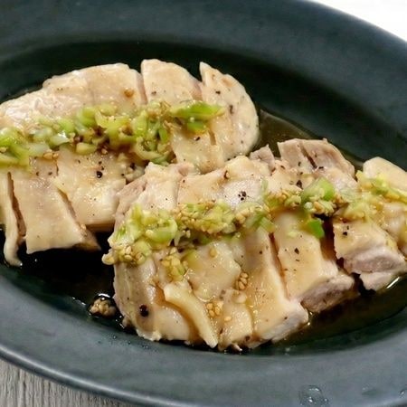 さっぱりだれで箸進む◎やわらか蒸し鶏レシピ