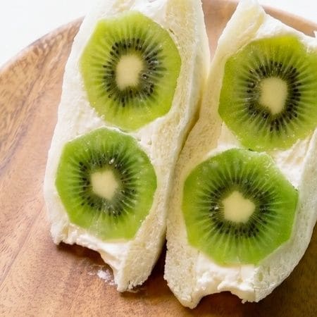 【美しすぎる断面】いつもの食パンで作れる「絶品フルーツサンド」
