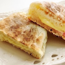 【専用メーカー不要】フライパンで焼く「絶品カリカリパニーニ」