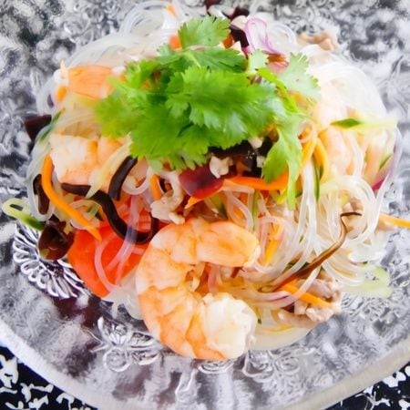 タレが絶品すぎ！ひき肉と野菜でボリューム満点ごちそう「春雨サラダ」