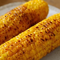 フライパンでこんがり美味の「焼きとうもろこし」
