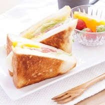 専用器具はいらない！フライパンでホットサンドをおいしく作るワザ