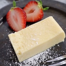 【混ぜてレンジでチンするだけ！】失敗なしの「濃厚チーズケーキ」