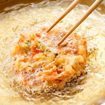 【これを入れるだけ！】驚くほど天ぷらがサックサクになるコツ