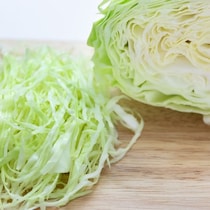 生の【キャベツ】にかけるだけなんて信じられない！驚くほどおいしくなるちょい足しレシピ3選