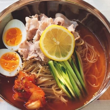 【圧倒的なコシ!】つるつる食感とキンキンに冷えたスープが◎ 暑い日に食べたい「冷麺」