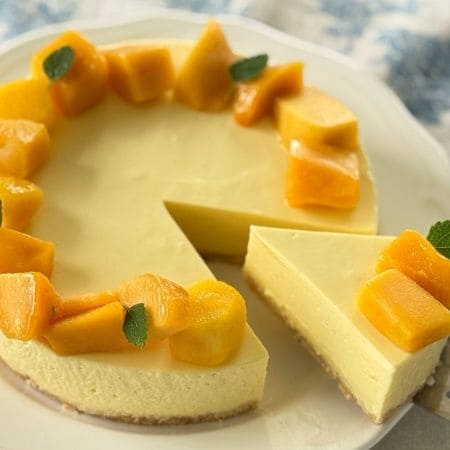 冷凍マンゴーで簡単!暑い日に食べたいひんやり「マンゴーレアチーズケーキ」