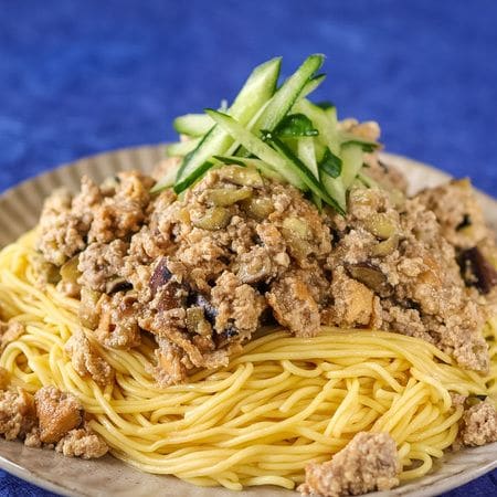 夏休み必見「お腹すいた!」に即対応!レンジだけで作るガッツリジャージャー麺風