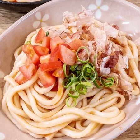 暑くて気力ゼロの日に◎火を使わず5分完成!ちゅるんとさっぱり「冷やしうどん」