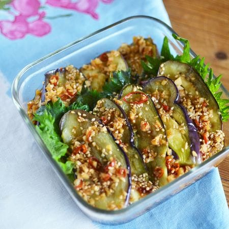 暑い日にも食欲増進!漬けて味しみ「なす×大葉」のピリ辛レシピ