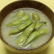 【材料どれも2つ以下！】だし不要で旨すぎ。夏の時短みそ汁レシピ