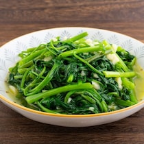 【汁まで旨すぎて驚き】500人が絶賛した「空心菜炒め」レシピはコレ