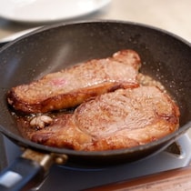「肉の厚みと重ささえ量れば失敗しない！」料理家・今井真実さんに、家庭でおいしいステーキ」を焼く7つのコツを教わりました