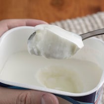 「もうケーキ型は買わない！」ヨーグルトパックに混ぜて冷やすだけ、罪悪感ゼロの「焼かない絶品ケーキ」