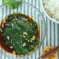 100枚一気漬けレシピも！ご飯があっという間に消える!?「大葉漬け」が最強すぎる