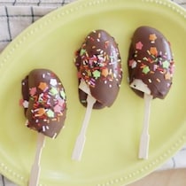 【子どもが一人で作れるおやつ】材料2つ＆レンジで作る「ひんやりチョコバナナ」