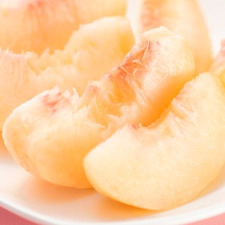 あっという間に6等分！無駄なくきれいな「桃」の皮のむき方