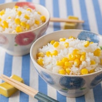 炊飯器にお任せ！200人が絶賛するとうもろこしご飯の正解レシピで夏野菜の定番メニューが驚きのおいしさに