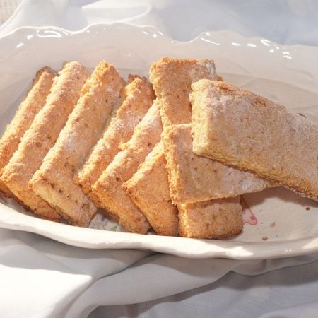 【ダイエット中に甘いものが食べたくなったら……】オーブン不要！レンジで作るおからクッキー