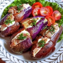 肉の旨みがじゅわっと広がる◎レンチンで完成するとろ旨「なすドッグ」