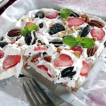 【チーズなしで濃厚リッチ】混ぜて冷やすだけのザクザク食感「アイスケーキ」