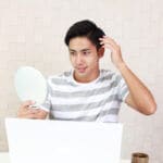 自意識過剰な人の特徴と原因|周囲とうまくやるための克服法