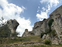 圧巻の景色に感動！ピエトラペルトーザのサラセン城へ【イタリア】