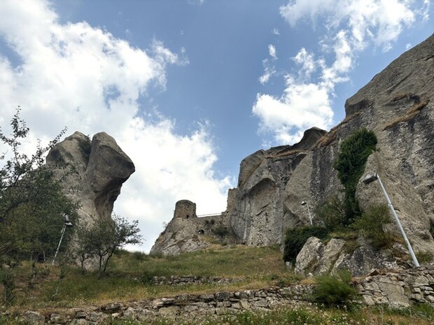 圧巻の景色に感動!ピエトラペルトーザのサラセン城へ【イタリア】