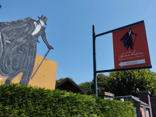 エトルタ:世界的に有名な小さな村のジレンマ【フランス】