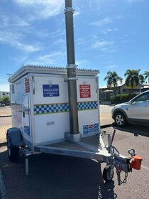 駐車場で見かけた警察のトレーラー【オーストラリア】