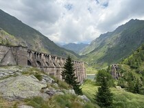 イタリア北部の渓谷に佇む悲劇のダム【イタリア】