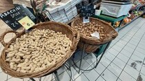 12月になるとスーパーにあふれるドライフルーツ【イタリア】