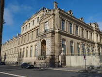 ルーブル美術館、事件が生んだ新たな観光スポット【フランス】